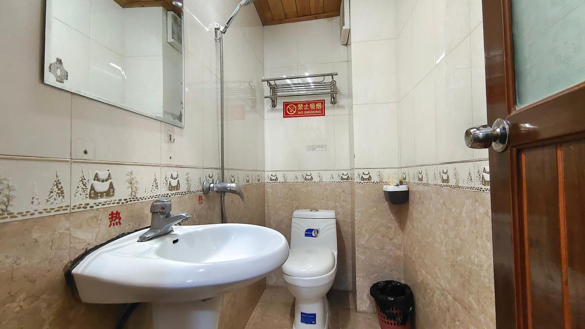阳朔西街老门客栈酒店 外观 照片